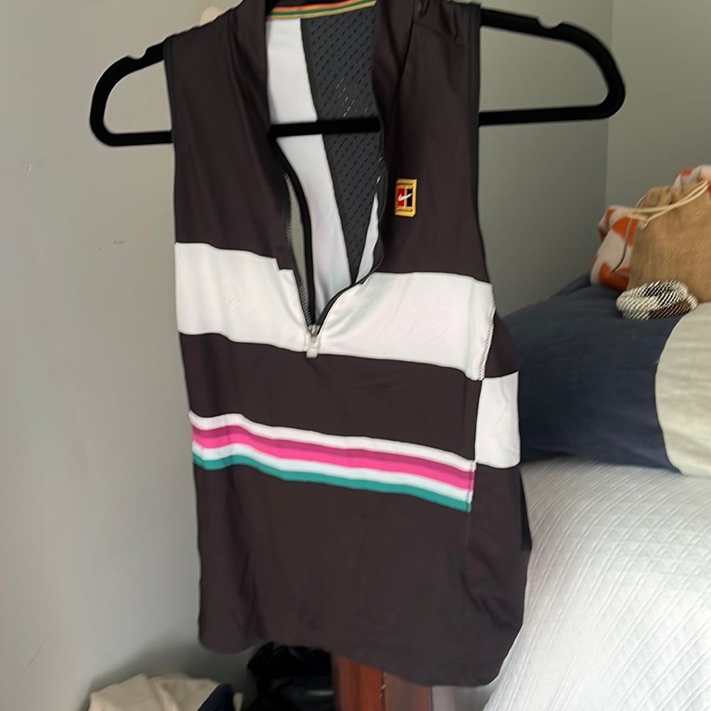 Nike top